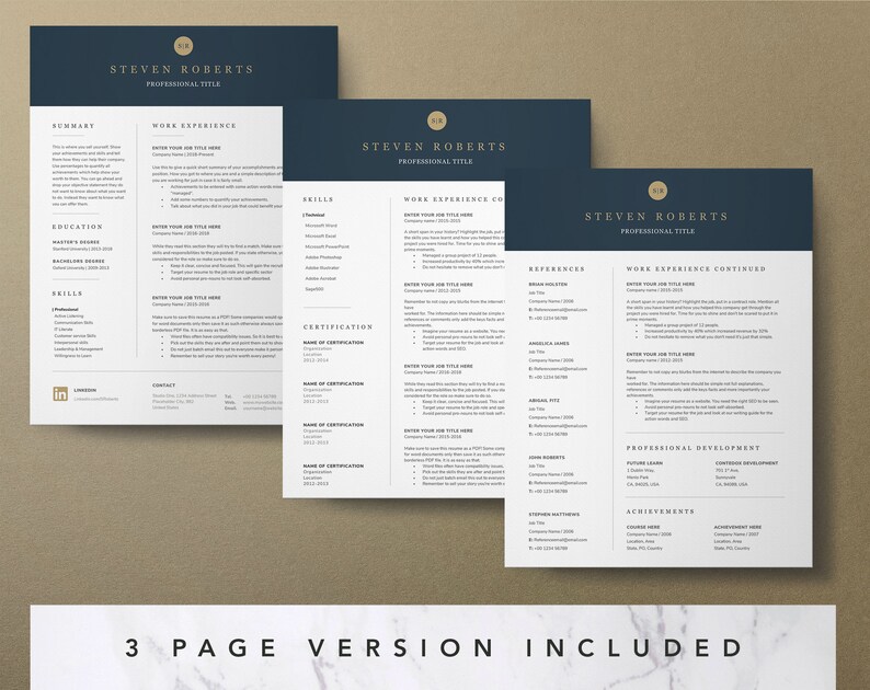 Pu&ograve; includere: Un modello di curriculum vitae su tre pagine con sfondo blu scuro e accenti dorati. Il modello include sezioni per riepilogo, esperienza lavorativa, competenze, istruzione, certificazioni, referenze, sviluppo professionale e risultati. Il testo "STEVEN ROBERTS PROFESSIONAL TITLE" appare nella parte superiore di ogni pagina.