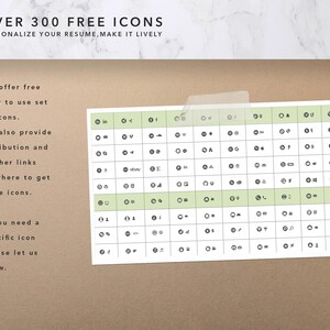 Pu&ograve; includere: Una griglia in bianco e nero di oltre 300 icone gratuite. Le icone sono organizzate in righe e colonne. Il testo "OVER 300 FREE ICONS" &egrave; nella parte superiore dell'immagine. Il testo "PERSONALIZE YOUR RESUME, MAKE IT LIVELY" &egrave; sotto il titolo. Il testo "We offer free easy to use set of icons." &egrave; sul lato sinistro dell'immagine. Il testo "We also provide attribution and further links of where to get more icons." &egrave; sotto il primo testo. Il testo "If you need a specific icon please let us know." &egrave; sotto il secondo testo.