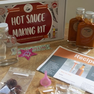 Carolina Reaper Hot Sauce Making Kit - DIY Hot Sauce Set - Fathers Day Gift, Boyfriend Gift, Chilli Sauce Gift, Dad Gift, Christmas Gift