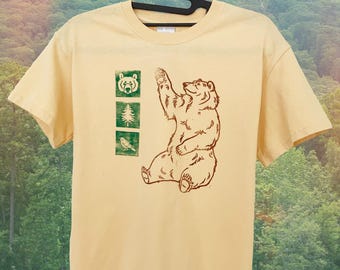 Camisetas recicladas con estampado de bloques de oso saludando
