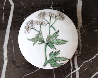Limoges porcelain box, Limoges porcelain box, jewelry box, flower decorations, 1960s, flower decorations, decoration, vintage