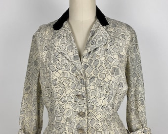 1940er 1950er Jahre schwarz-cremefarbene abstrakte Neuheit bedruckte Bluse | Größe Medium | Wie besehen