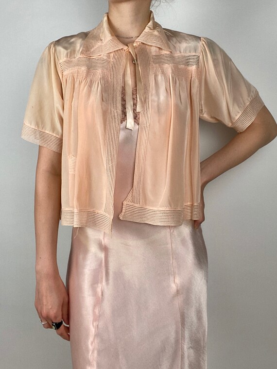 1940s light pink bed jacket size medium/large - image 2