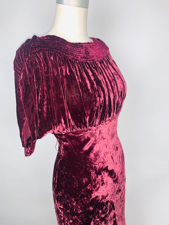 Vintage 1930’s Womens Burgundy Sumptuous Silk Velv