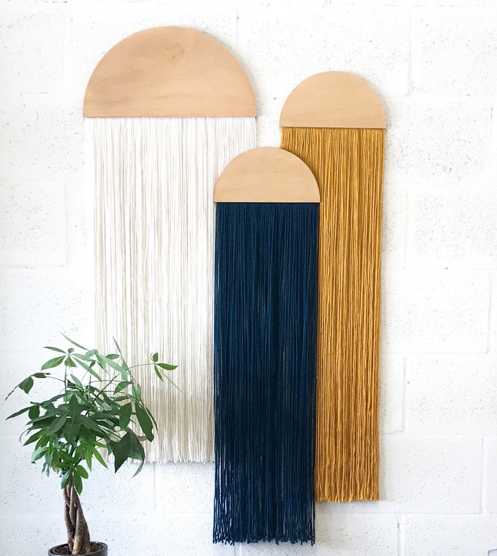 Casita, colgante de pared, arte boho, arte de fibra, arte de pared, decoración del hogar, espejo de media luna, arte moderno de mediados de siglo, arte abstracto, arte de hilo, arte de cuerda