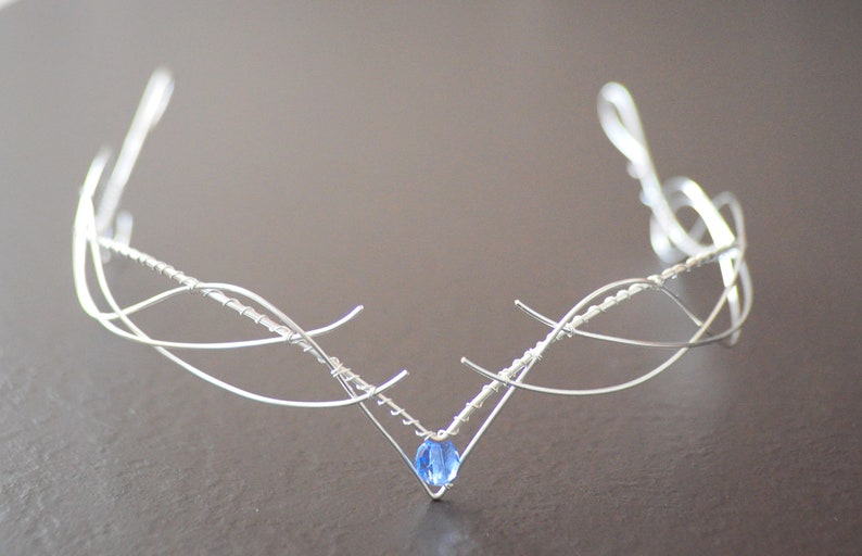 tiara celtica realizzata a mano, color argento, perfetta per matrimoni simbolici o per cosplay a tema elfico immagine 2