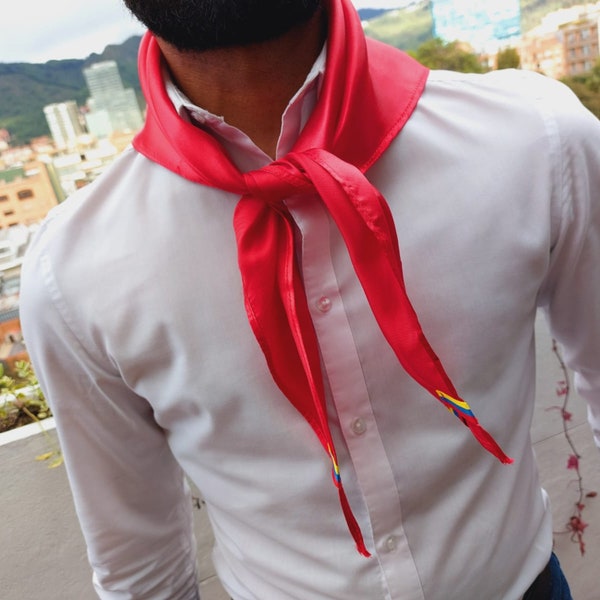 1 pieza Pañoleta Roja Colombiana / Pañuelo Rojo para Fiestas con Detalle de Bandera