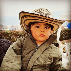 Paquete de 6 sombreros colombianos Vueltiao tamaño niño hechos de cartón para fiestas- Sombrero Vueltiao de Carton para Fiestas/Cotillon/Hora Loca de niños