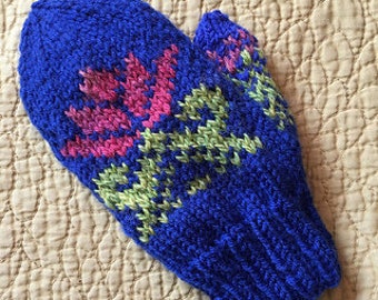 Water Lily Mitten knitting pattern PDF download