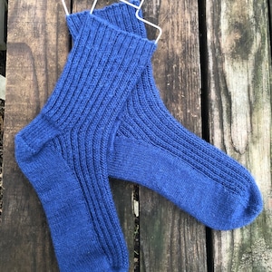 Farrow-Rib Socks knitting pattern PDF download