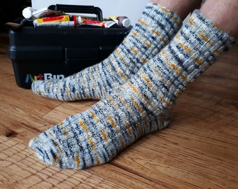 Speckled Cable Socks knitting pattern PDF download