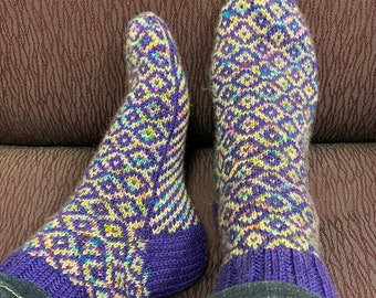 Twillish Sock knitting pattern PDF fully test knit in multiple sizes to fit teenager through adult feet