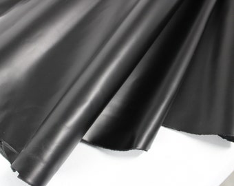 PELLE DI BOVINA NERA Vera pelle di bovino leggermente rigida / 3,5 oz - 4,0 oz (da 1,6 a 1,8 mm)