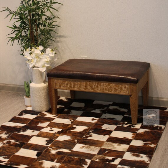 ブラウン＆ホワイトのパッチワーク牛革ラグ – 56 x 41インチ - 146 x