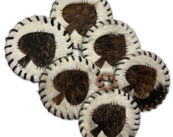 Dessous de verre en peau de vache Spade assortis - Taille 4,5 pouces - Sous-verres en peau de vache véritable