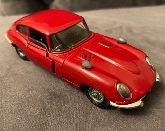 Vintage 60's Corgi Toys #335 Jaguar E Type 4.2 Litre 2+2, 1/43 scale, Near Mint, dark red