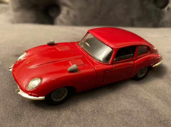 Vintage 60's Corgi Toys #335 Jaguar E Type 4.2 Litre 2+2, 1/43