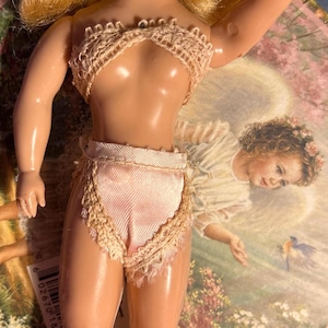 Vintage 8&quot; 1950&#39;s Hard Plastic Dress up Bride Doll,Sleepy Eyes, Reddish Hair, Lacy Hairpiece, Rosy Cheeks, Red Lips, Golden Eyes.
