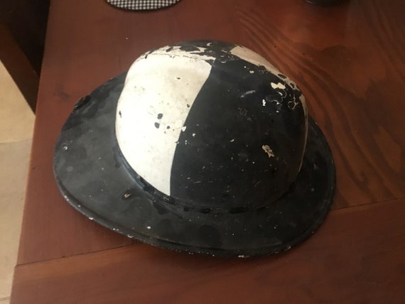 Black and original white Fireman Helmet! Collecti… - image 5