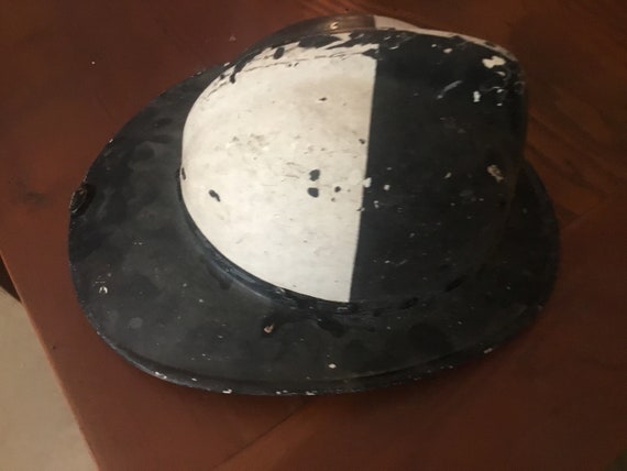 Black and original white Fireman Helmet! Collecti… - image 4