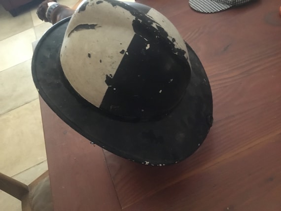 Black and original white Fireman Helmet! Collecti… - image 3