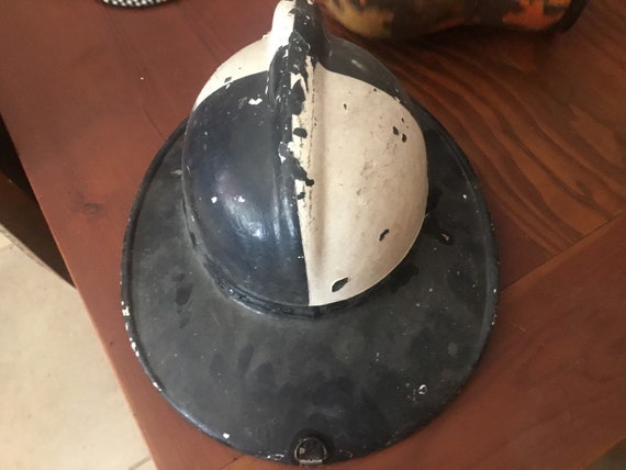 Black and original white Fireman Helmet! Collecti… - image 1