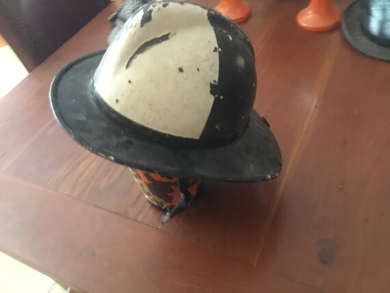 Black and original white Fireman Helmet! Collecti… - image 6