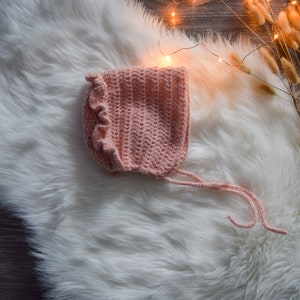 Easy crochet bonnet, Crochet bonnet, Baby bonnet vintage style, Crochet baby clothes,  PDF, Crochet for baby, Crochet hat, Vintage Bonnet