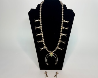 Navajo Silver Bead Squash Blossom Halskette mit Türkis-Anhänger mit passenden Ohrringen Tropfen, Indianer aus dem Südwesten Amerikas