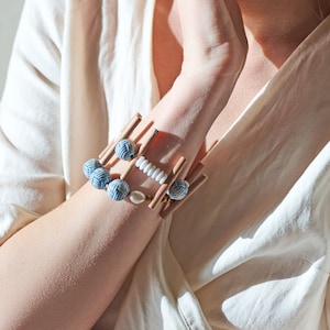 Blue & White Vintage Beaded Bracelet Set / Coastal Inspired Stretch Bracelet Set / Blue and White Bracelets / Summer / Freshwater Pearl