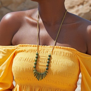 Collana a scala con pietre preziose in giada oliva: lunga dichiarazione boho con perline