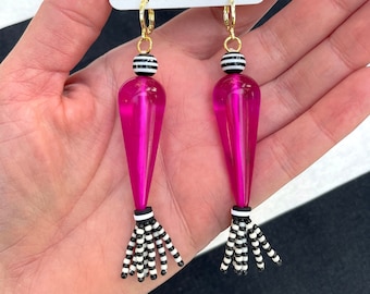 Bright Pink Dangle Party Earrings / 80s Vintage Beadwork Earrings / Lucite Beaded Drop Earrings / Upcycled Statement Earrings / Black White