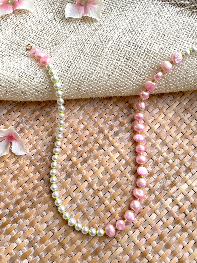 Collier de perles moitié perles roses / moitié collier de perles d'eau douce / collier court rose vif vert citron / tendance coloré image 9