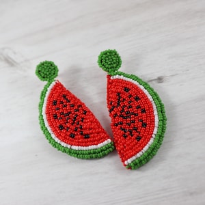 Oorbellen met watermeloenkralen: statement sieraden tropisch fruit