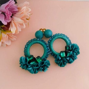 Bloemenoorbellen, grote turkooizen oorbellen, grote oversized bloem kralen statement oorbellen, hoepel oorbellen kralen, bruidsmeisjes sieraden