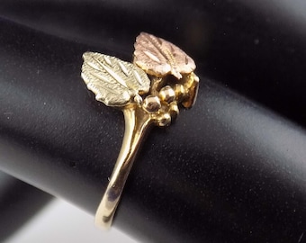 10K/12K Black Hills Gold Style Ring Size 5.75 in Solid Tri-Color Gold, Diamond-Cut Frosted Leaves 1.6g