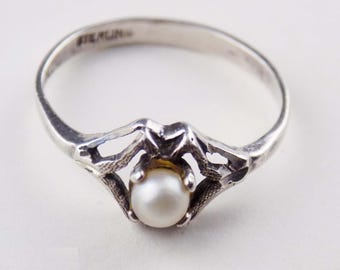 Vintage Sterling Silver Solitaire Cultured Pearl Ring Size 6.25, Signed Black Hills Gold