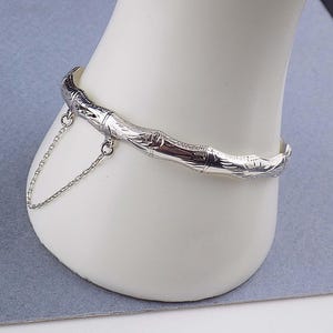 Sterling Engraved Scalloped Edge Hinged Bangle Bracelet w/ Safety Chain, Max Wrist 7.5&quot;, Solid 925 Silver, Signed ISCTH, 9.5g