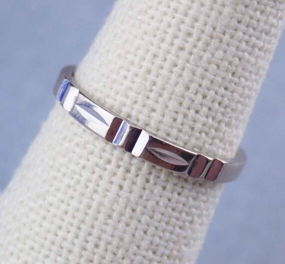 Size 5.75 10K Solid White Gold Stackable Ring Sig… - image 7