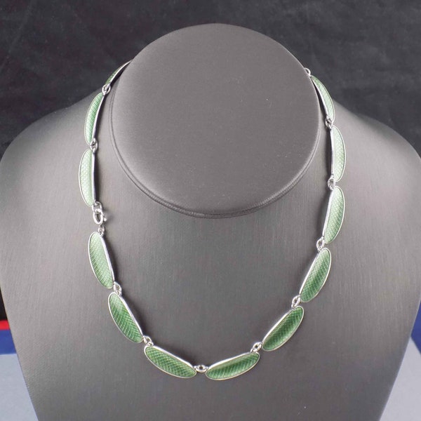 David Andersen Necklace 15 Inch Long SMALL Willy Winnaess Norway Green Guilloche Enamel 925 Sterling Silver Choker Collar Oval Links 23g