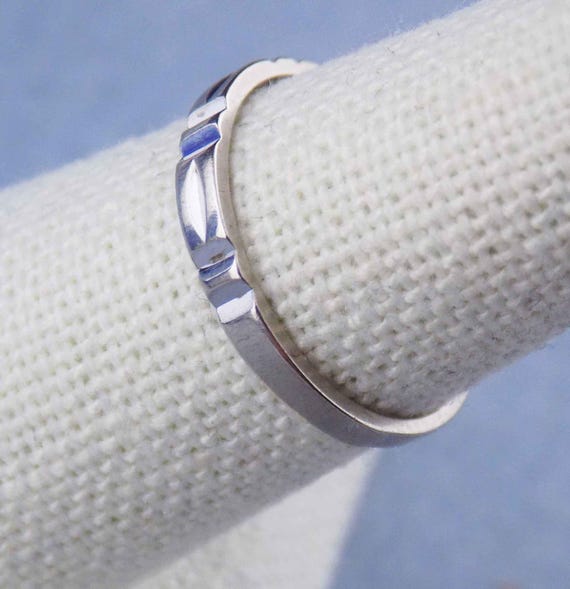 Size 5.75 10K Solid White Gold Stackable Ring Sig… - image 2