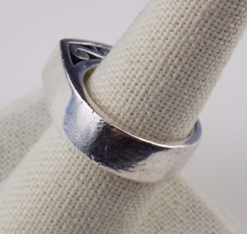 Size 8.5 Brighton Solid Sterling Silver Domed Ring 12.6g 8mm Wide Band With Filigree Openwork Swirls, Substantial & Stackable bild 9