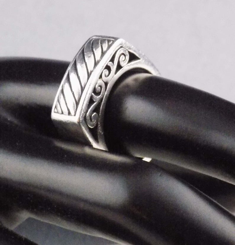 Size 8.5 Brighton Solid Sterling Silver Domed Ring 12.6g 8mm Wide Band With Filigree Openwork Swirls, Substantial & Stackable bild 1