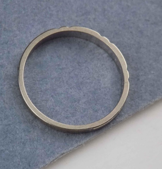 Size 5.75 10K Solid White Gold Stackable Ring Sig… - image 9