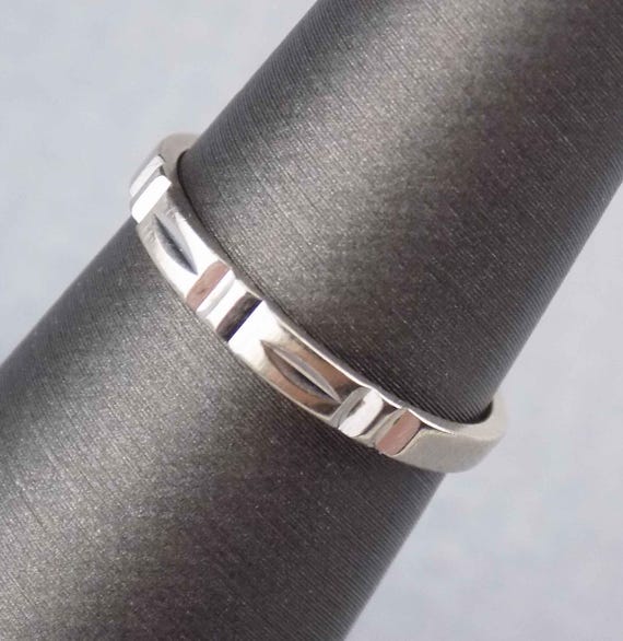 Size 5.75 10K Solid White Gold Stackable Ring Sig… - image 8