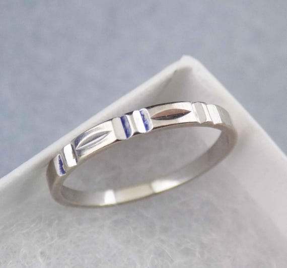 Size 5.75 10K Solid White Gold Stackable Ring Sig… - image 6