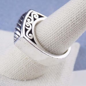 Size 8.5 Brighton Solid Sterling Silver Domed Ring 12.6g 8mm Wide Band With Filigree Openwork Swirls, Substantial & Stackable bild 3