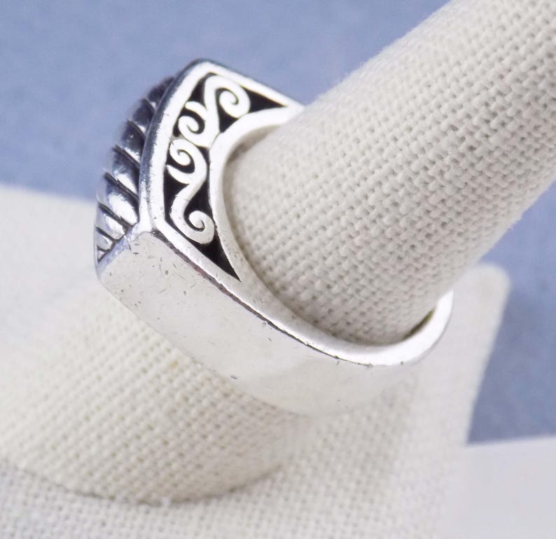 Size 8.5 Brighton Solid Sterling Silver Domed Ring 12.6g 8mm Wide Band With Filigree Openwork Swirls, Substantial & Stackable bild 3
