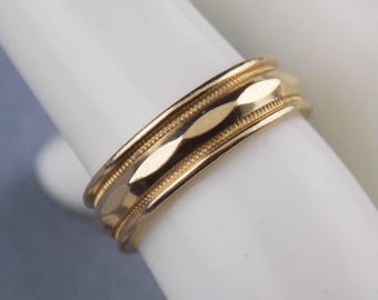 Size 5.25+ Estate 14K Yellow Gold Wedding Band 5mm Ring, Hammered Center With Incised Details Signed, 3.7g