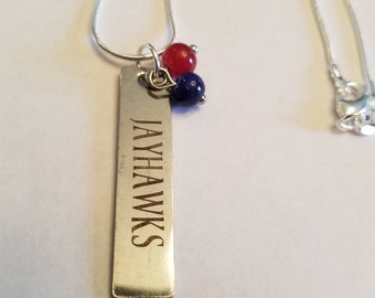 Jayhawk gegraveerde charme ketting